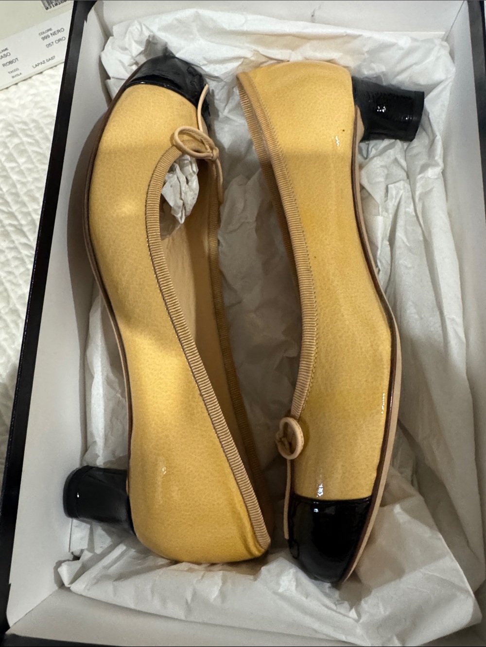 CHANEL Beige and Black Cap-Toe Ballet kitty heel - Picture 4 of 5